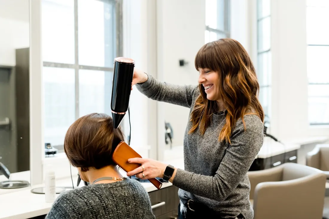 Coiffage et mise en forme au salon